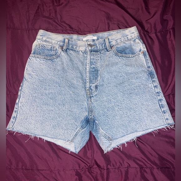 PacSun 90s Girlfriend Denim Shorts Light Wash Size 31 - Picture 1 of 6